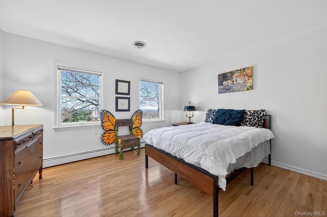 18 Almond Tree Lane, Warwick, NY 10990