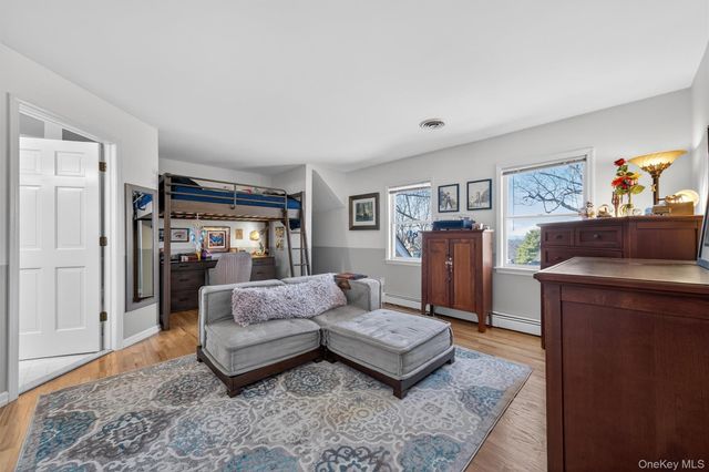 18 Almond Tree Lane, Warwick, NY 10990