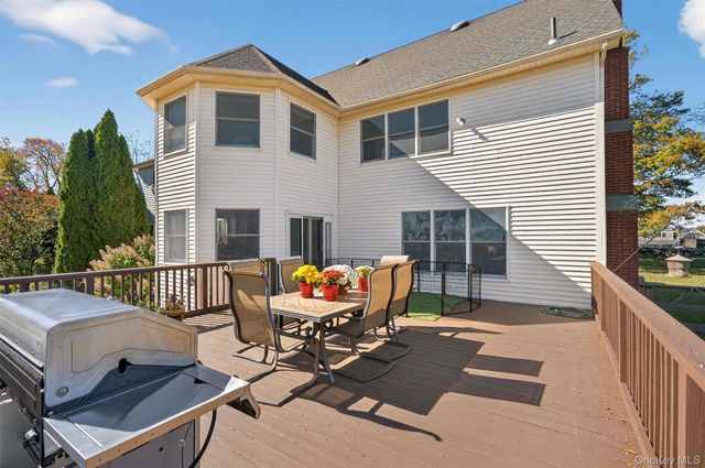 18 Almond Tree Lane, Warwick, NY 10990