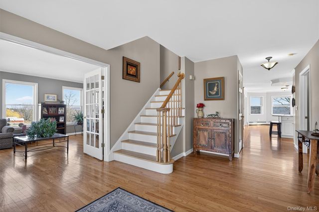 18 Almond Tree Lane, Warwick, NY 10990