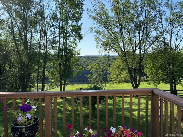 18 Almond Tree Lane, Warwick, NY 10990