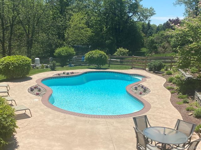 18 Almond Tree Lane, Warwick, NY 10990