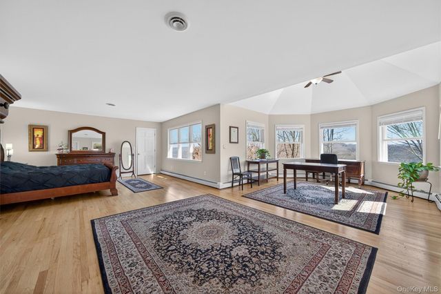 18 Almond Tree Lane, Warwick, NY 10990