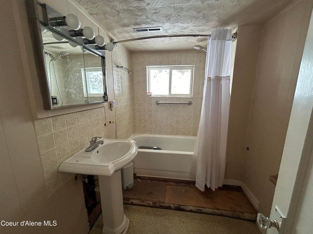537 Pine St, Mullan, ID 83846