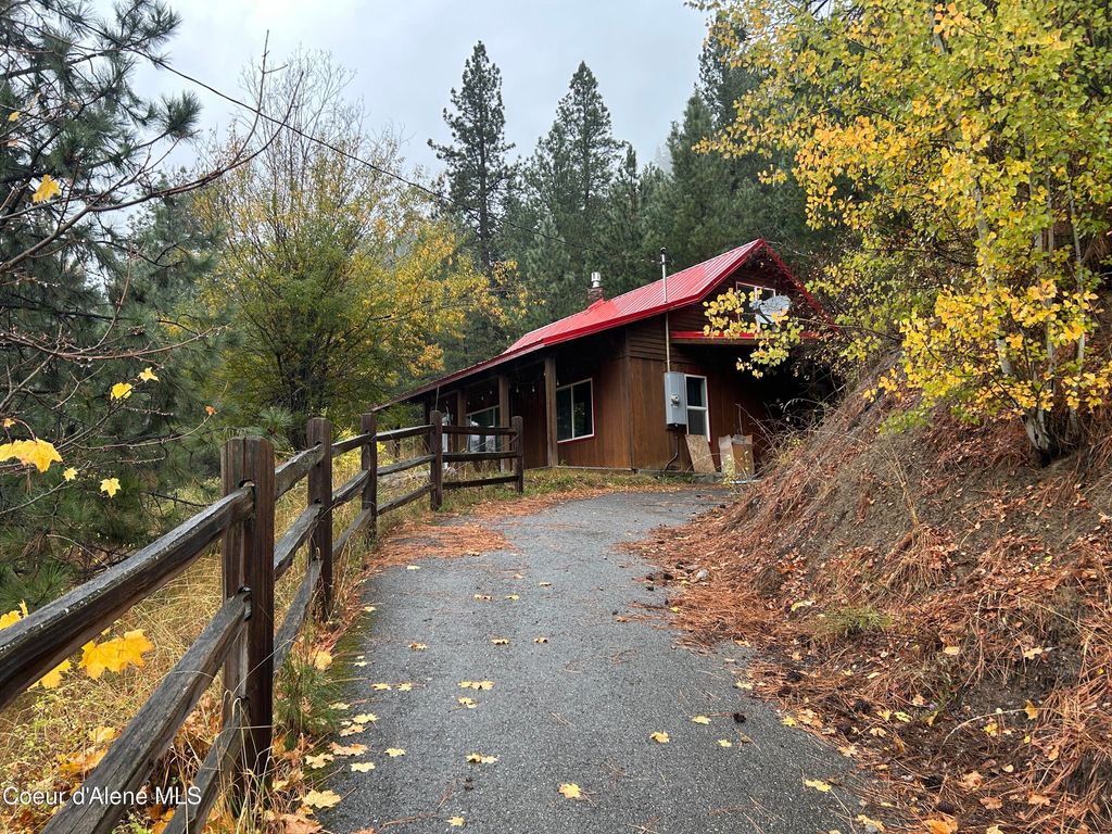 537 Pine St, Mullan, ID 83846