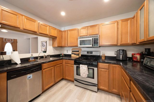 969 Marlin Dr, Vista, CA 92084