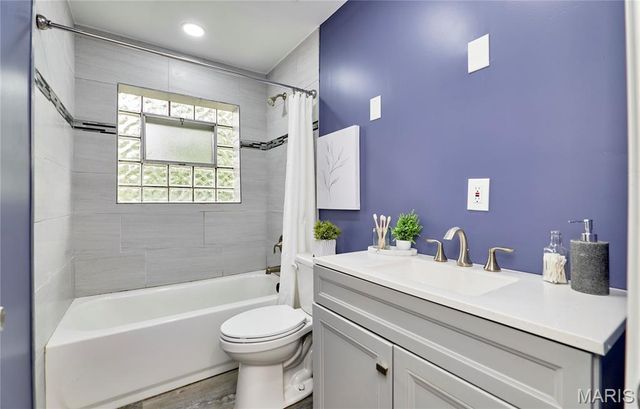 153 Signal Hill Drive, St Louis, MO 63121