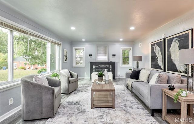 153 Signal Hill Drive, St Louis, MO 63121