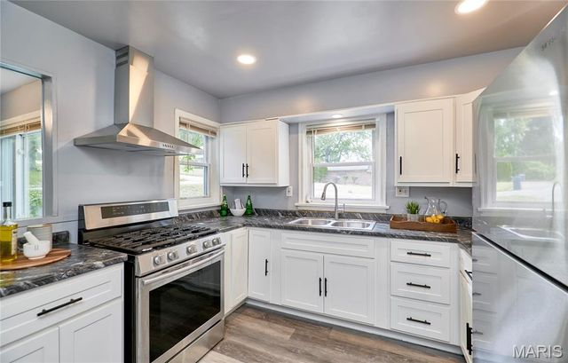 153 Signal Hill Drive, St Louis, MO 63121