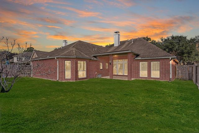 3118 Red Maple Drive, Friendswood, TX 77546