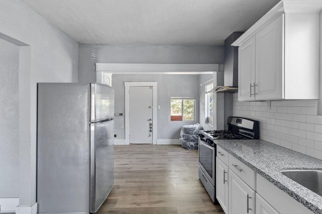 1211 E Clinton Avenue, Fresno, CA 93704