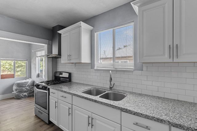 1211 E Clinton Avenue, Fresno, CA 93704