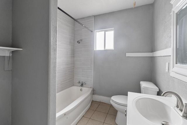 1211 E Clinton Avenue, Fresno, CA 93704