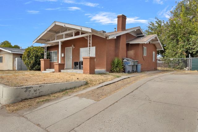 1211 E Clinton Avenue, Fresno, CA 93704