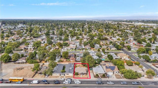 1211 E Clinton Avenue, Fresno, CA 93704