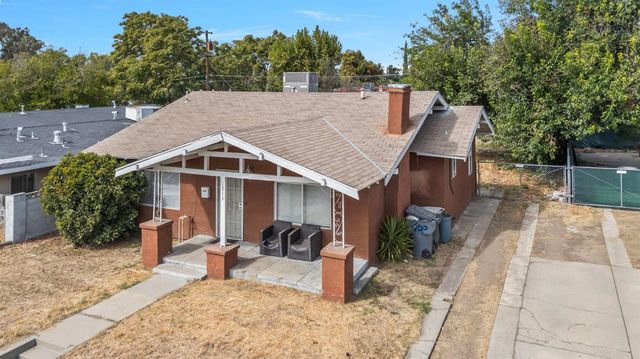 1211 E Clinton Avenue, Fresno, CA 93704