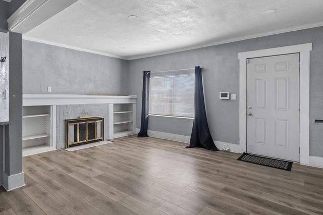 1211 E Clinton Avenue, Fresno, CA 93704