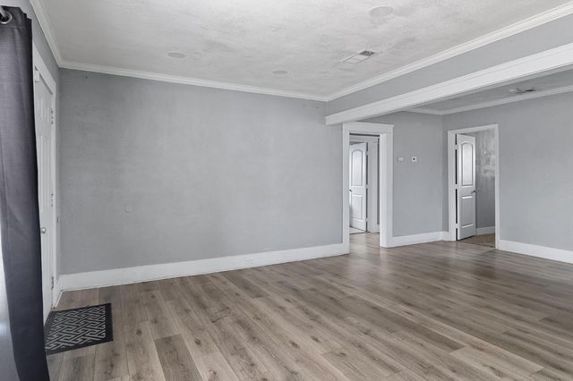 1211 E Clinton Avenue, Fresno, CA 93704