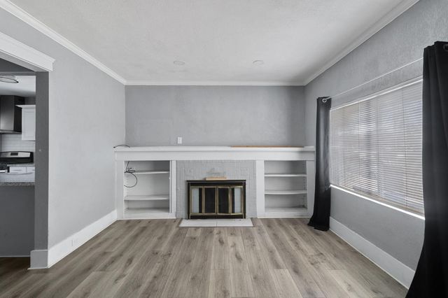 1211 E Clinton Avenue, Fresno, CA 93704