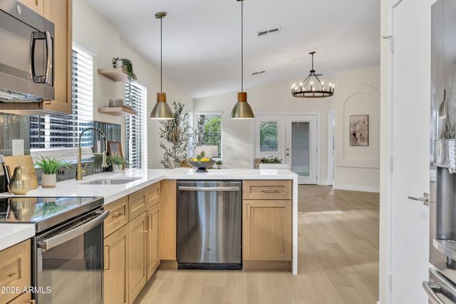 2642 E HARTFORD Avenue, Phoenix, AZ 85032