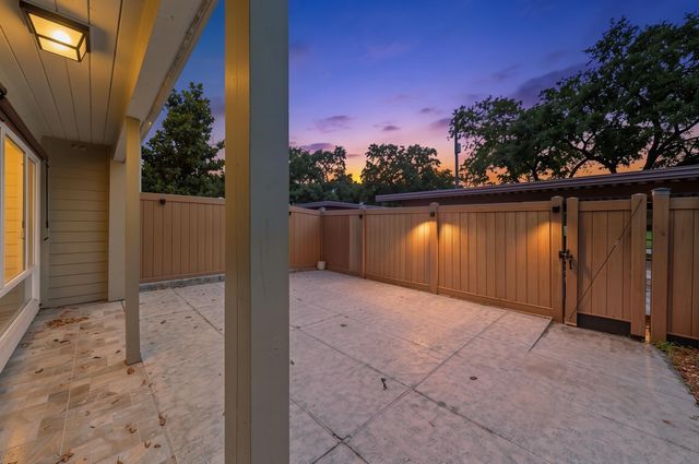 2303 Briar West Boulevard 2303, Houston, TX 77077