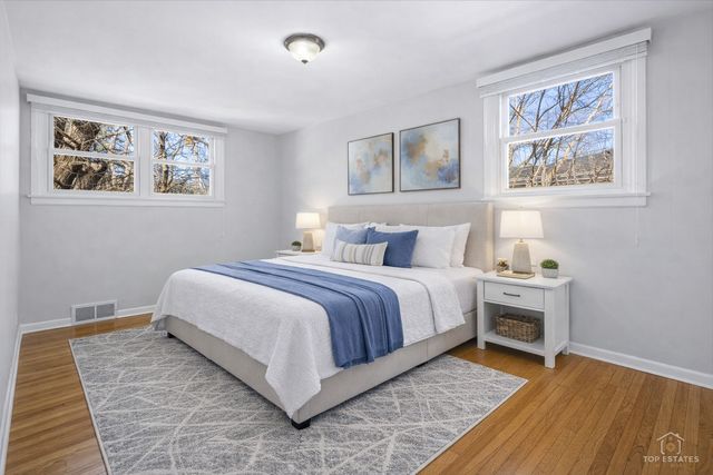 114 N Salem Avenue, Arlington Heights, IL 60005