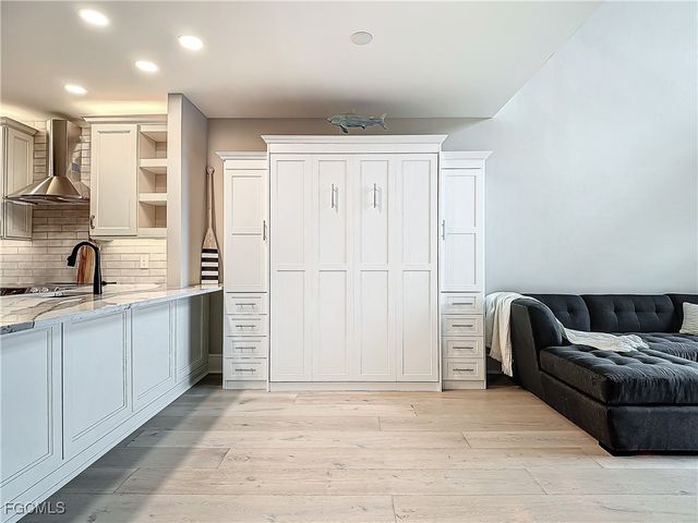 2745 1st ST 111, Fort Myers, FL 33916