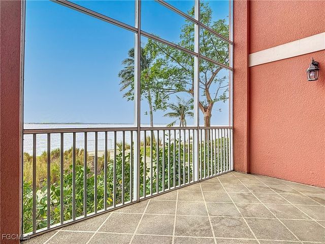 2745 1st ST 111, Fort Myers, FL 33916
