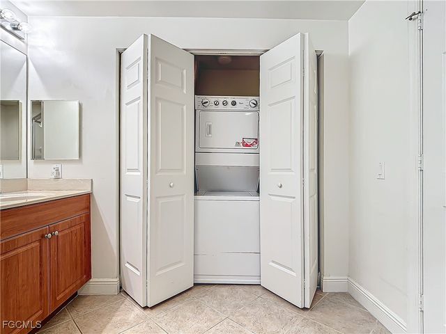 2745 1st ST 111, Fort Myers, FL 33916