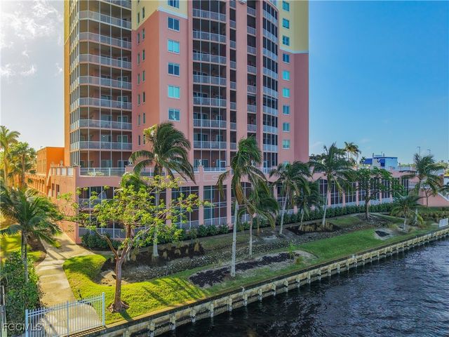 2745 1st ST 111, Fort Myers, FL 33916