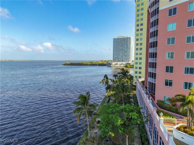 2745 1st ST 111, Fort Myers, FL 33916