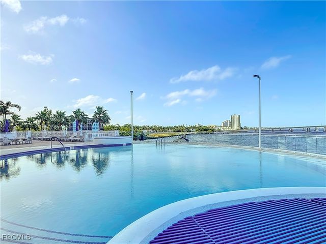 2745 1st ST 111, Fort Myers, FL 33916