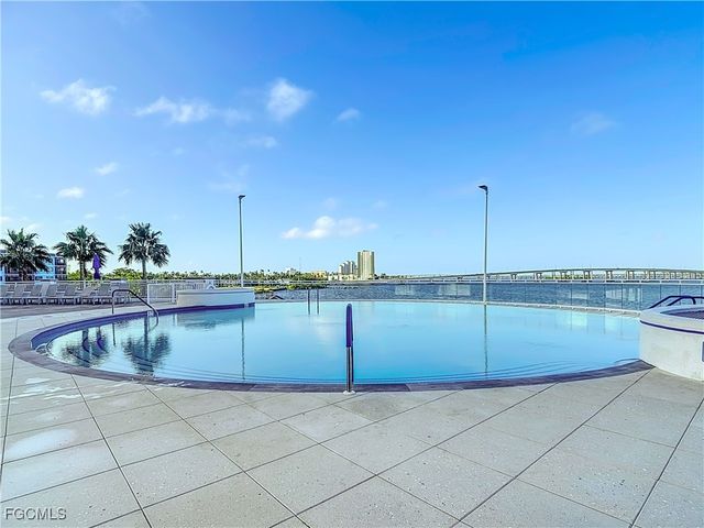 2745 1st ST 111, Fort Myers, FL 33916