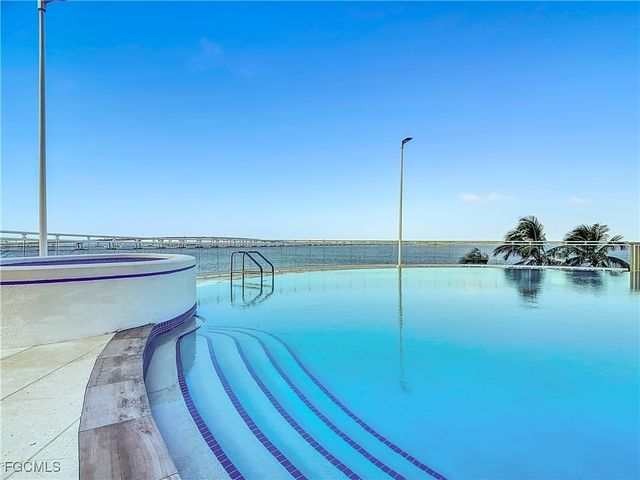 2745 1st ST 111, Fort Myers, FL 33916