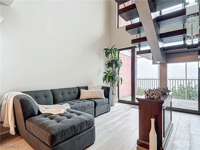 2745 1st ST 111, Fort Myers, FL 33916