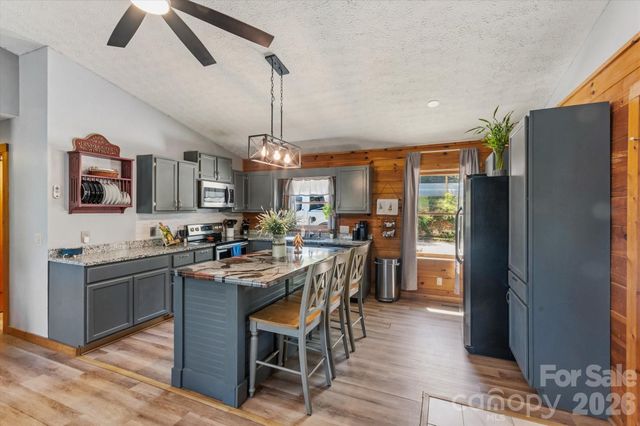 187 Cedarwood Drive, Waynesville, NC 28785