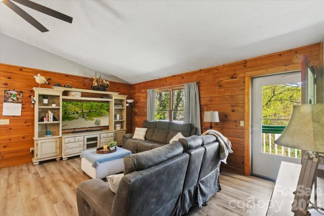 187 Cedarwood Drive, Waynesville, NC 28785