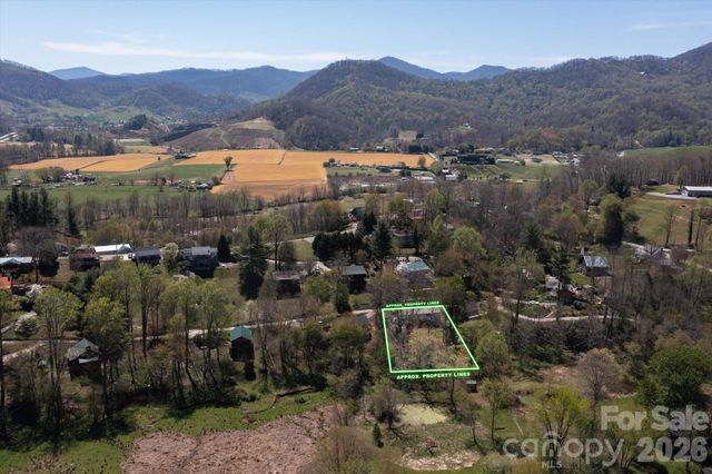 187 Cedarwood Drive, Waynesville, NC 28785