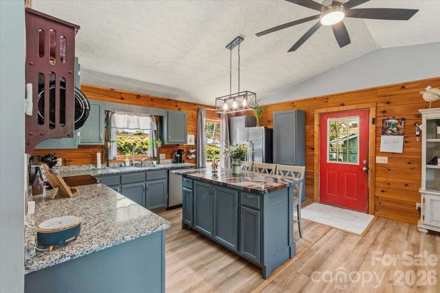 187 Cedarwood Drive, Waynesville, NC 28785