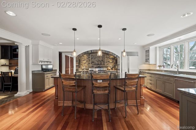 3460 Bloomcrest Drive, Bloomfield Hills, MI 48304