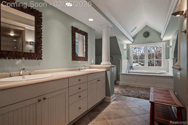 3460 Bloomcrest Drive, Bloomfield Hills, MI 48304