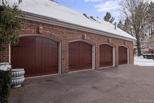 3460 Bloomcrest Drive, Bloomfield Hills, MI 48304