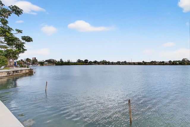 1060 Crystal Lake Drive 203, Deerfield Beach, FL 33064