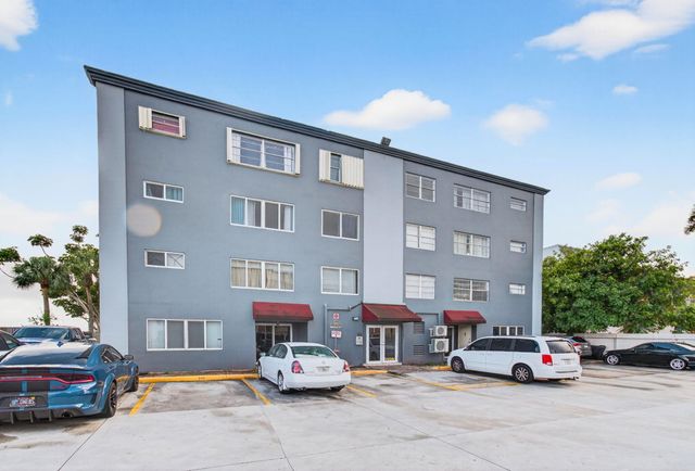 1060 Crystal Lake Drive 203, Deerfield Beach, FL 33064