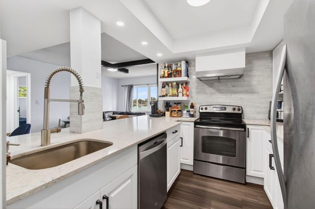 1060 Crystal Lake Drive 203, Deerfield Beach, FL 33064