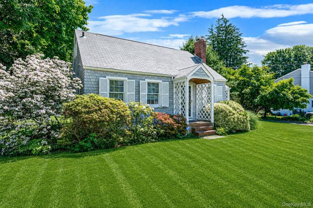 22 Lawrence Street, Greenlawn, NY 11740