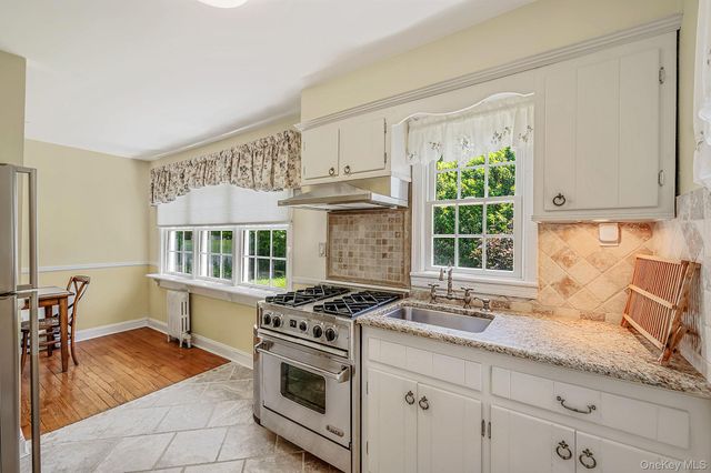 22 Lawrence Street, Greenlawn, NY 11740
