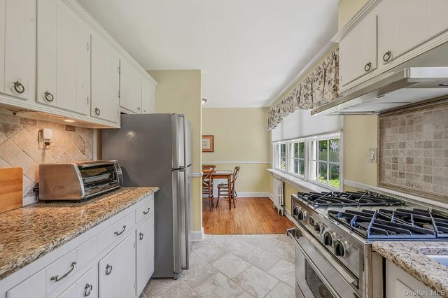 22 Lawrence Street, Greenlawn, NY 11740