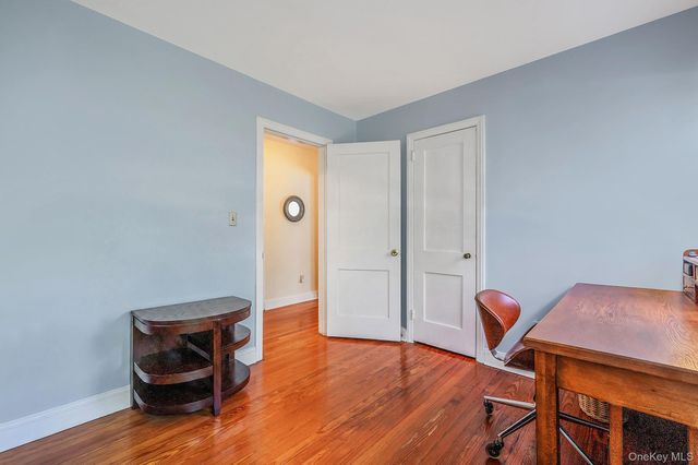 22 Lawrence Street, Greenlawn, NY 11740