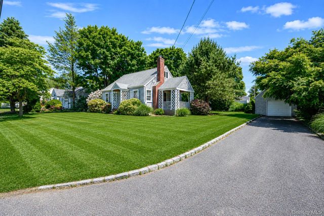 22 Lawrence Street, Greenlawn, NY 11740